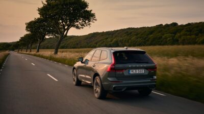 Volvo XC60 na estrada - Imagem: Divulgação