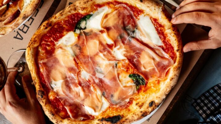 Margherita con crudo, da Leggera Pizza Napoletana - Imagem: Reprodução