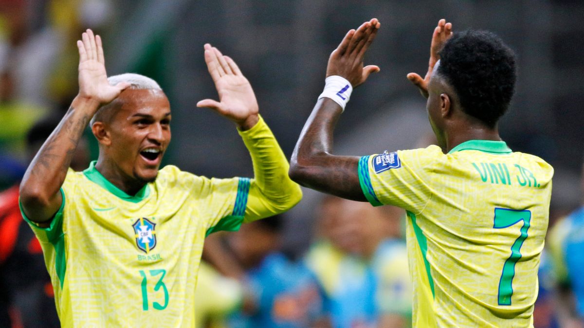 Wesley França e Vini Jr em campo