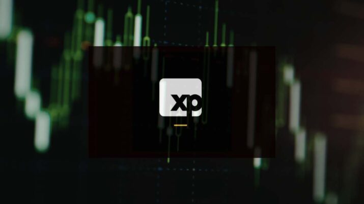 Montagem com a logo da XP Investimentos sobre um gráfico de ações
