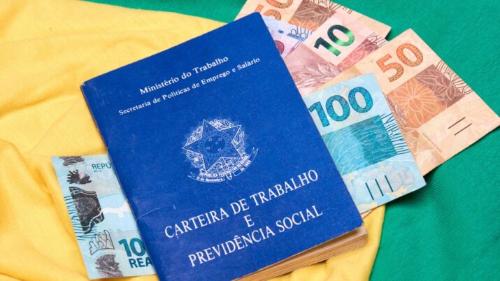 PISPasep Carteira de trabalho brasileira. Trabalho registrado CLT e dinheiro do Brasil. Salário mínimo Dinheiro real brasileiro.