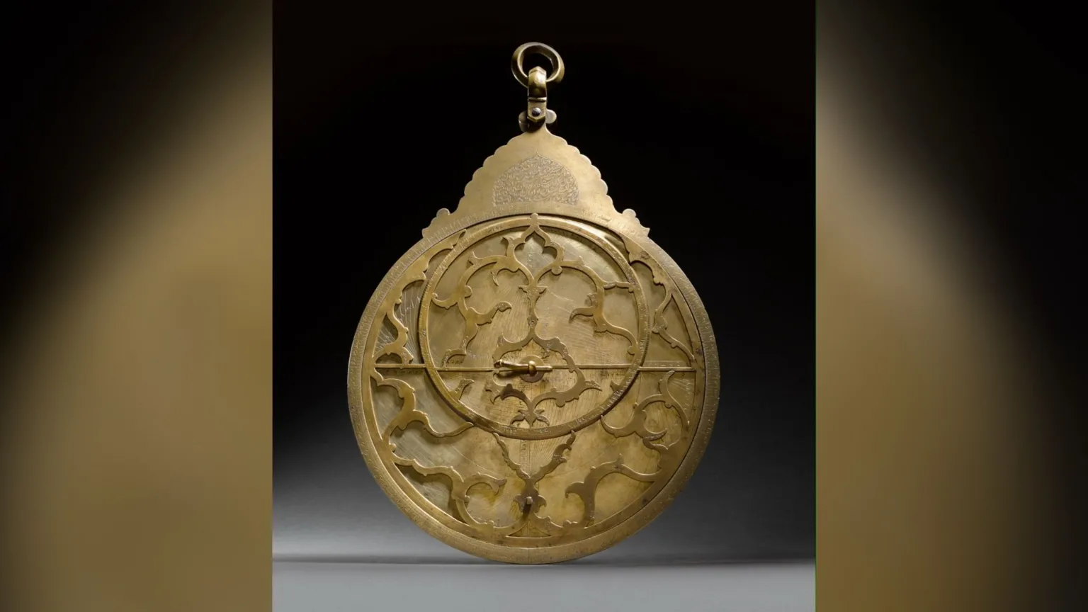 Astrolábio persa, considerado o maior do mundo, que será leioado pela Sotheby's