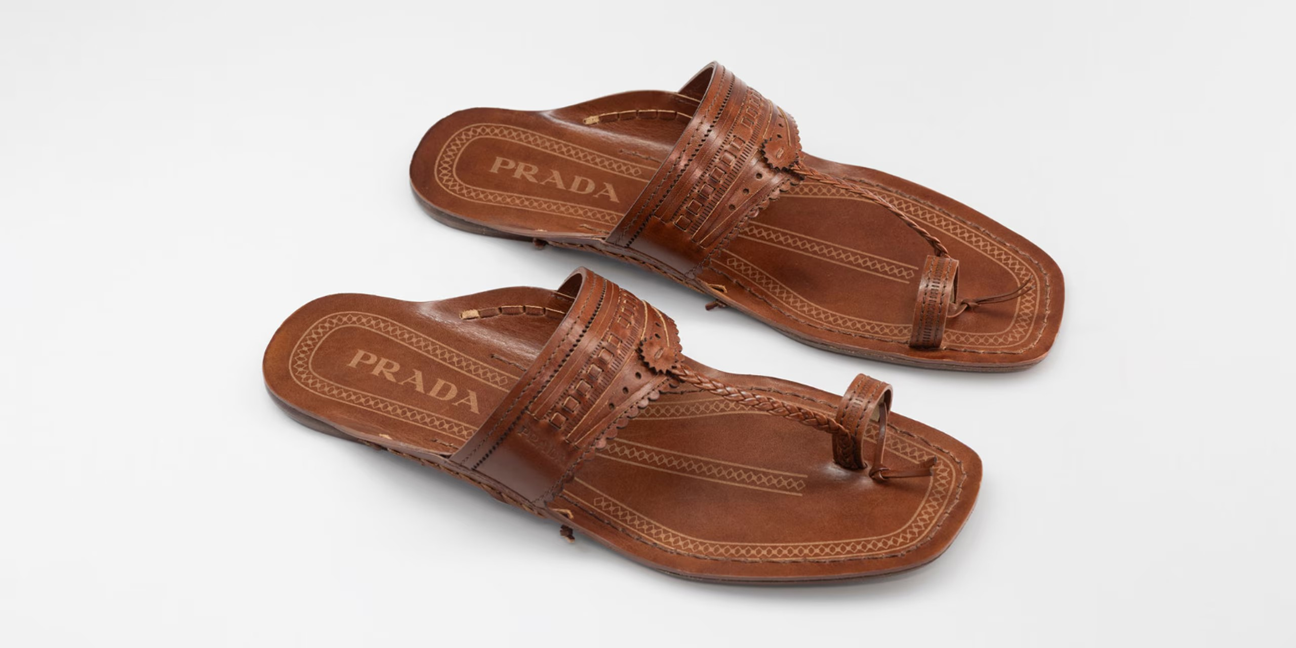 Sandálias da Prada inspirada em versão indiana gera críticas