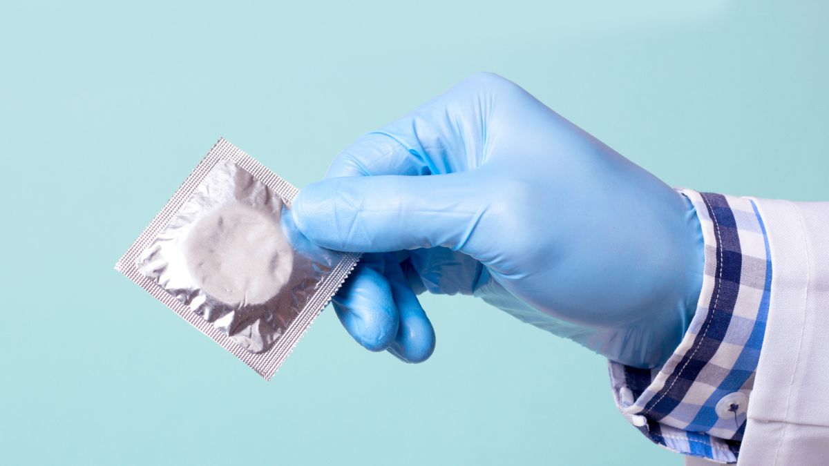 Guerra en Irán: Aumento de 30% en precios de preservativos