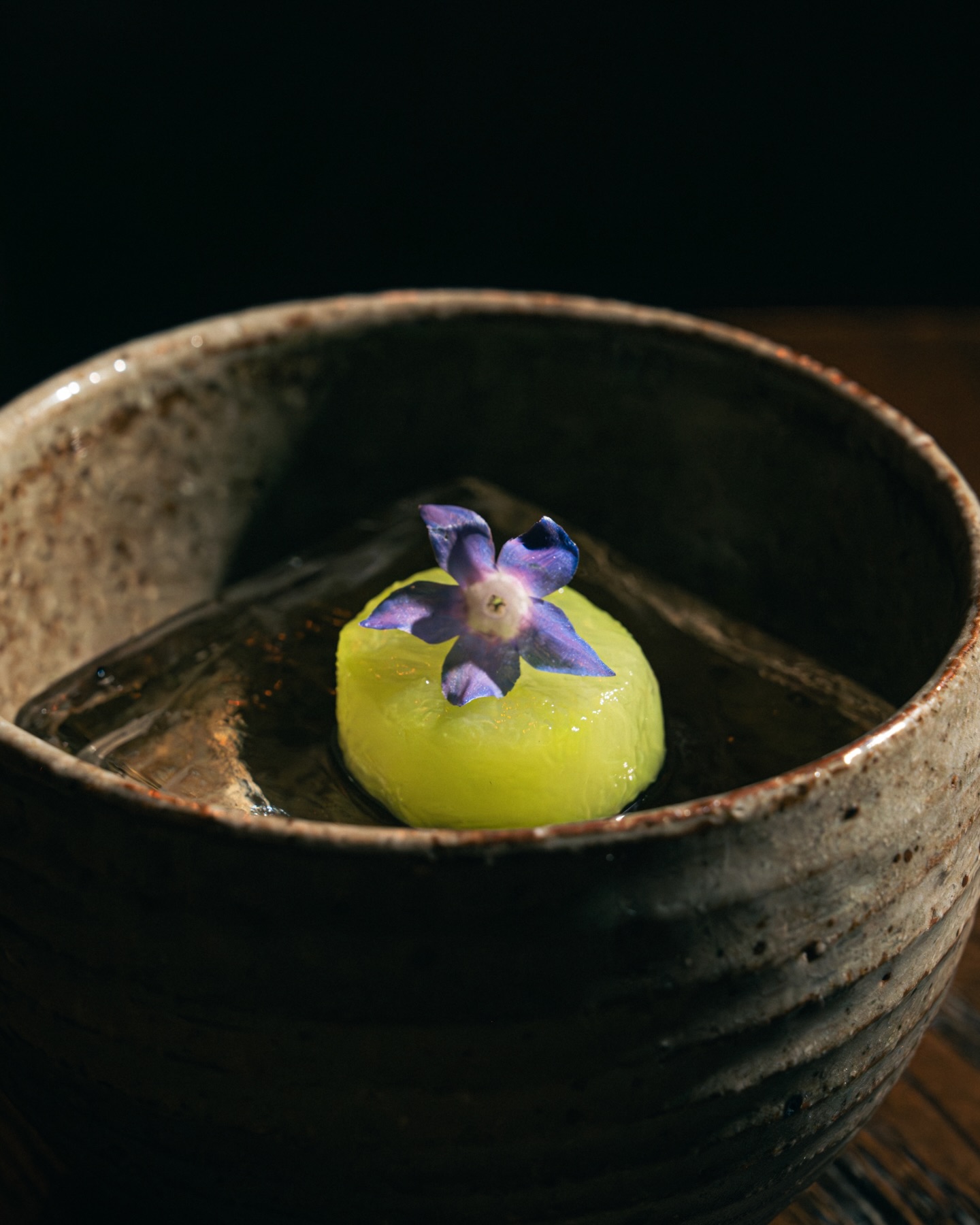 Negroni in the Shade, do Sip and Guzzle: chá verde, melão, kiwi e ponzu