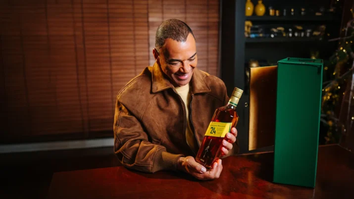 Cafu é garoto-propaganda de leilão beneficente de Johnnie Walker