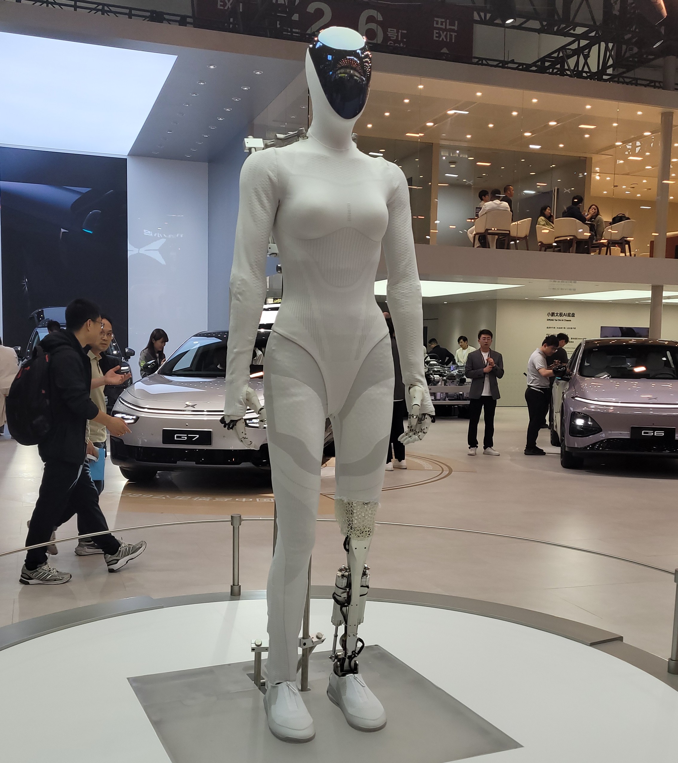 Humanoide no estande da XPeng