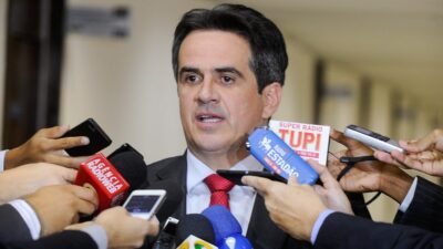Senador Ciro Nogueira (PP-PI) concede entrevista à imprensa nas dependências do Senado Federal.