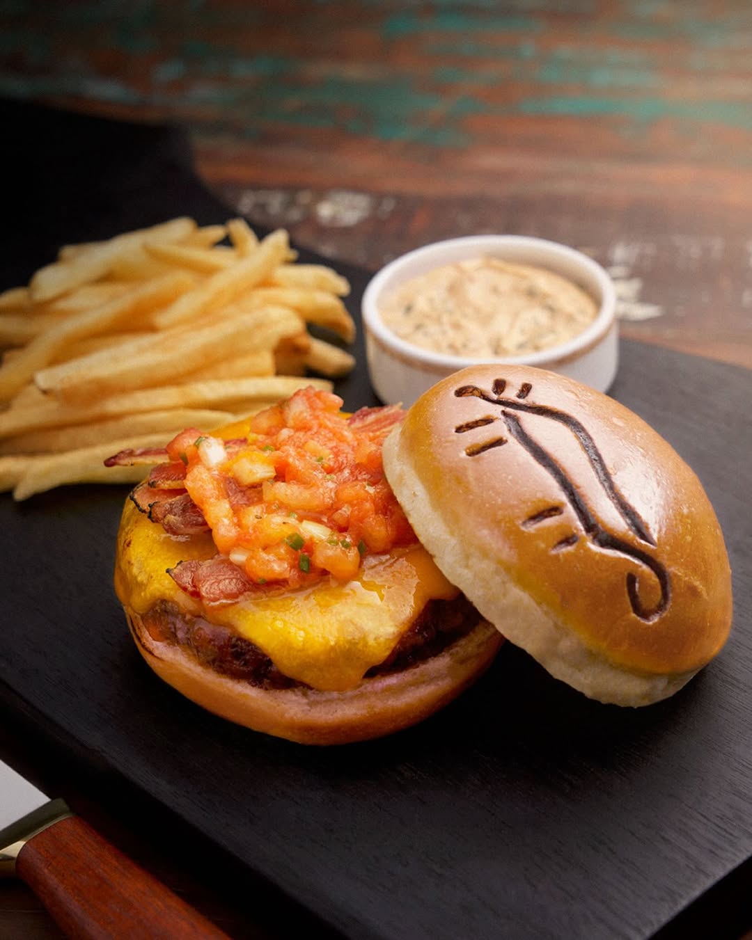 hamburguer com fritas