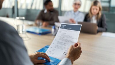 currículo emprego vagas estágio trainee