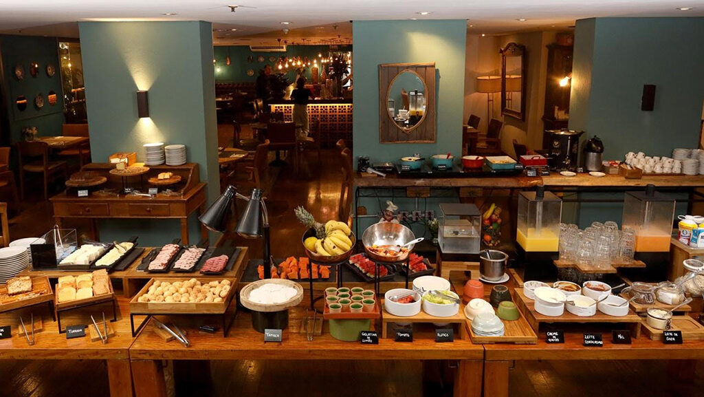 Mesa de café da manhã de hotel