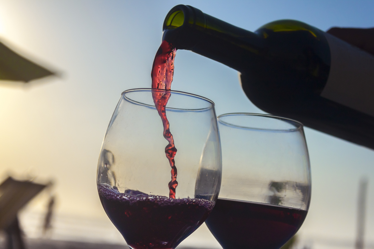 Consumo global de vinho caiu em 2025; Brasil e Portugal estão entre exceções