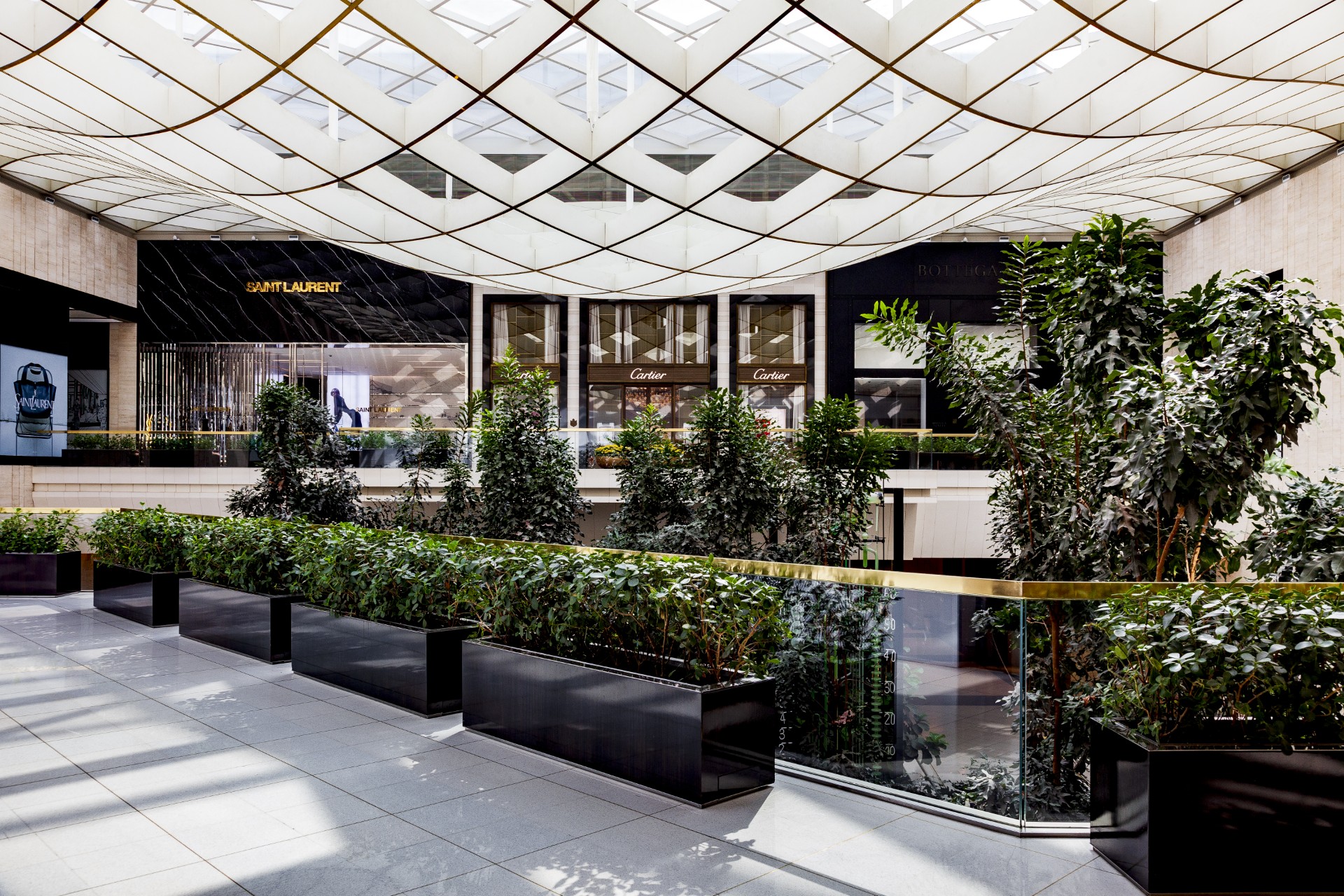 lojas Yves Saint Loran, Cartier e Bottega Venetta no shopping Iguatemi São Paulo