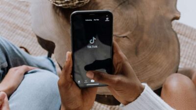 TikTok agora permite reservar hotéis e passeios diretamente pelo aplicativo