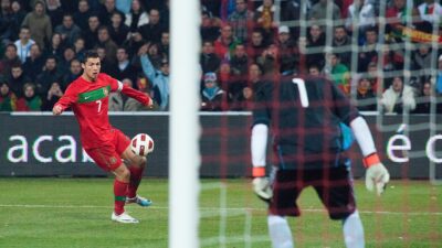 Cristiano Ronaldo jogando pela seleção de Portugal.