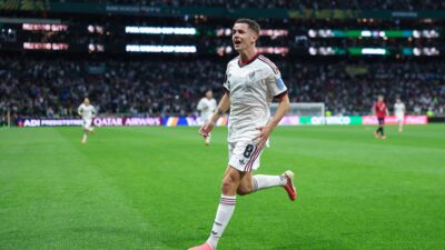jogador do méxico em campo