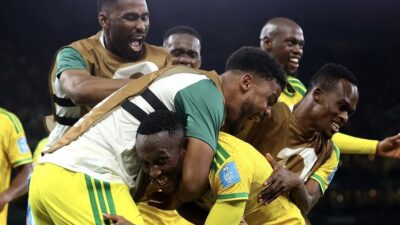 Seleção da África do Sul em comemoração no campo.