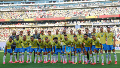 Seleção Brasileira jogou com chuteiras cor-de-rosa