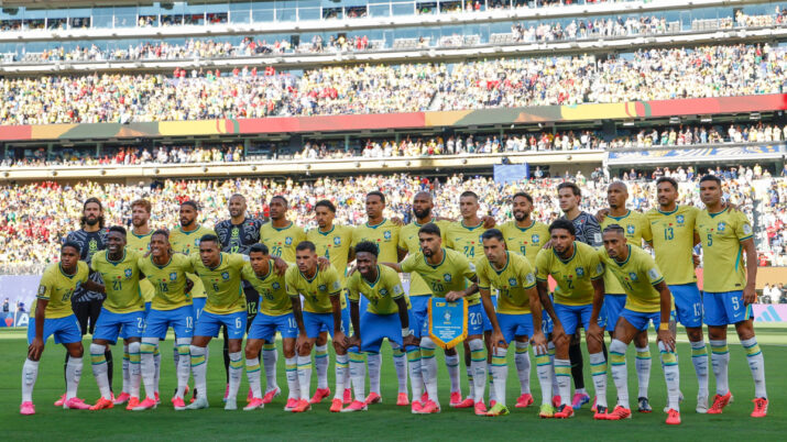 Seleção Brasileira jogou com chuteiras cor-de-rosa