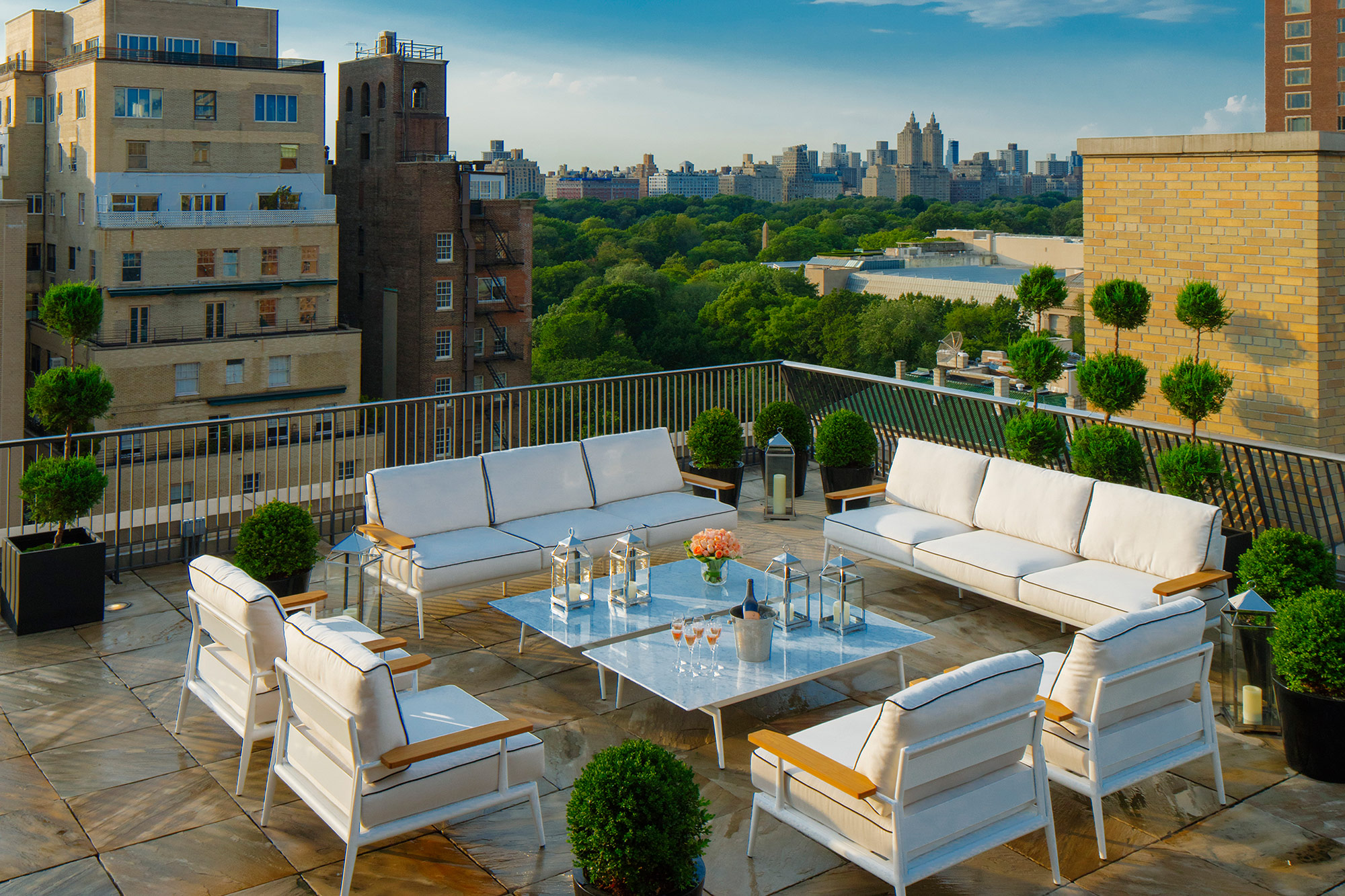 A Penthouse conta com um terraço privativo com vista para Manhattan