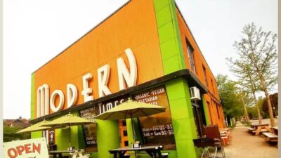 Fachada do café Post Modern Times, em Minneapolis