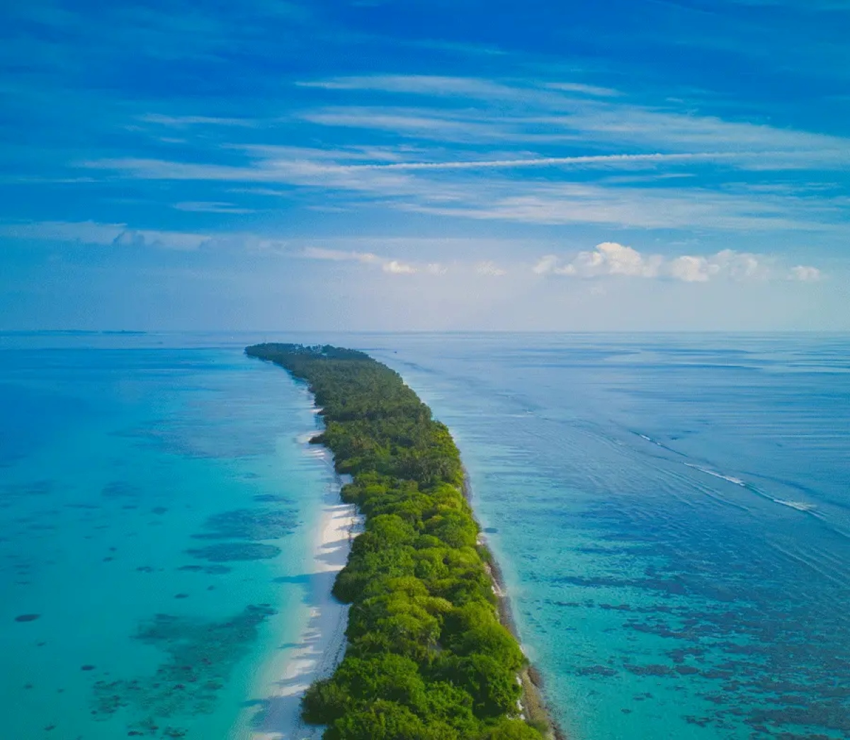 ilha cercada de mar 