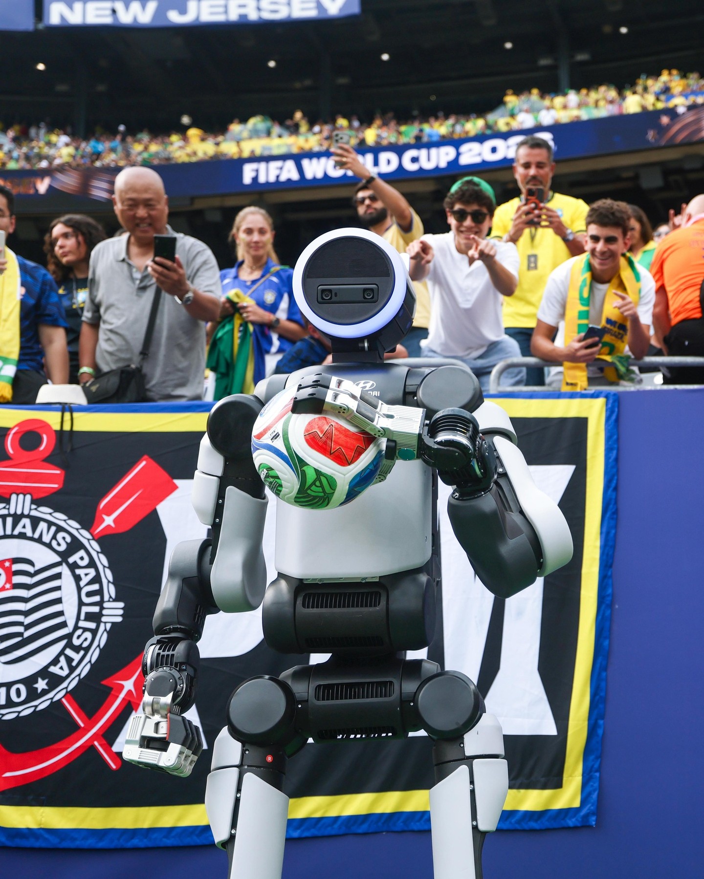 Robô humanoide apresentado em jogo da Copa do Mundo fazia parte de ação de marketing