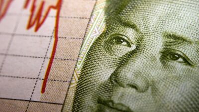 Gráfico do mercado de ações e nota de yuan da China