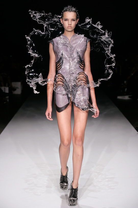 Desfile Crystallization, em 2010
