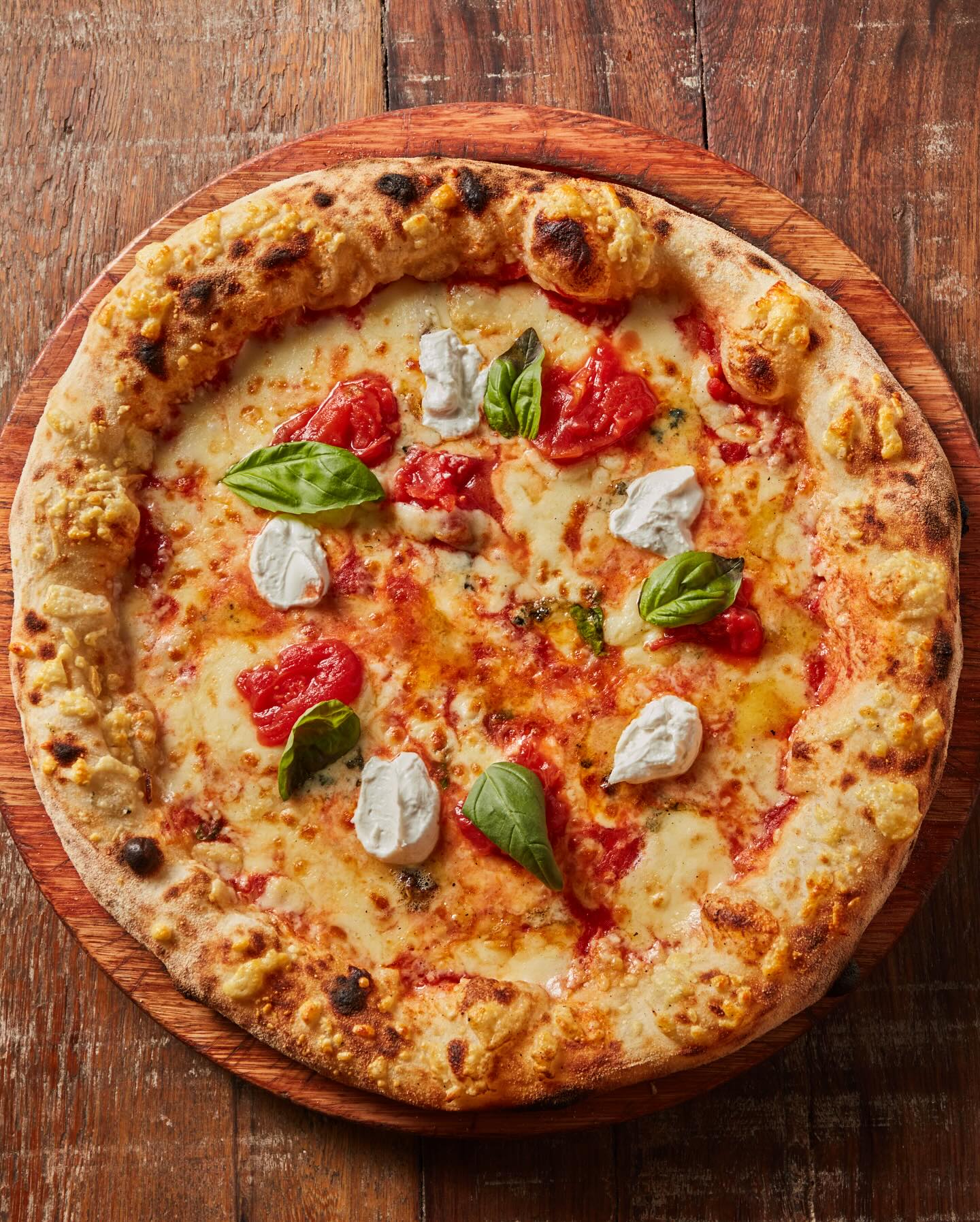 Pizza “50 Top”, com cinco queijos brasileiros renomados - Imagem: @brazpizzaria via Instagram