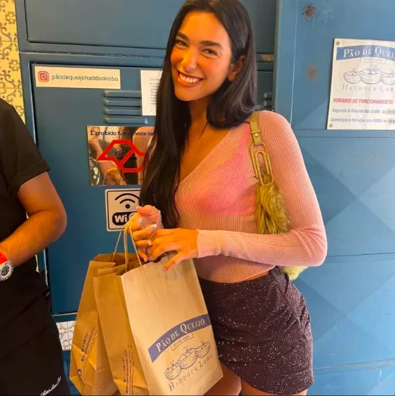 Dua Lipa no Pão de Queijo Haddock Lobo