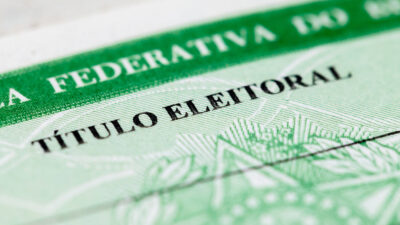Imagem traz um corte de um título de eleitor