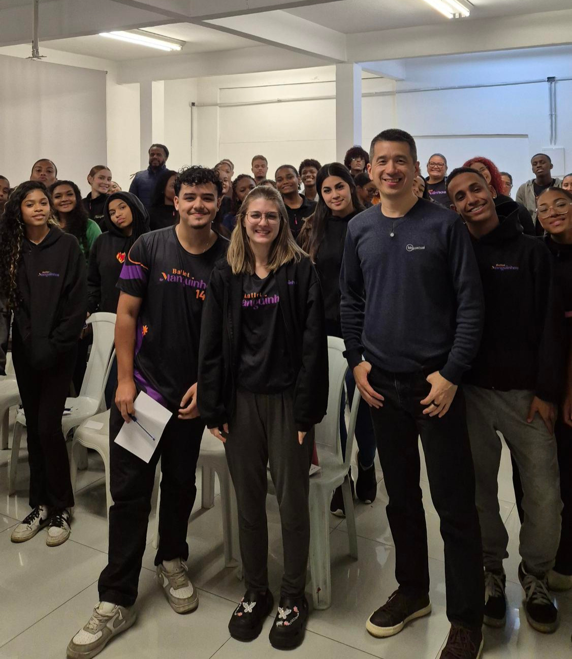 alunos do ballet manguinhos durante o projeto finanças para o futuro