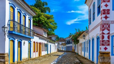 Rua do Centro Histórico em Paraty, Rio de Janeiro, Brasil