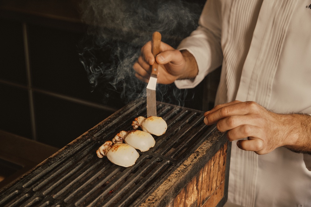 Cozimento de molusco na grelha estilo yakiniku