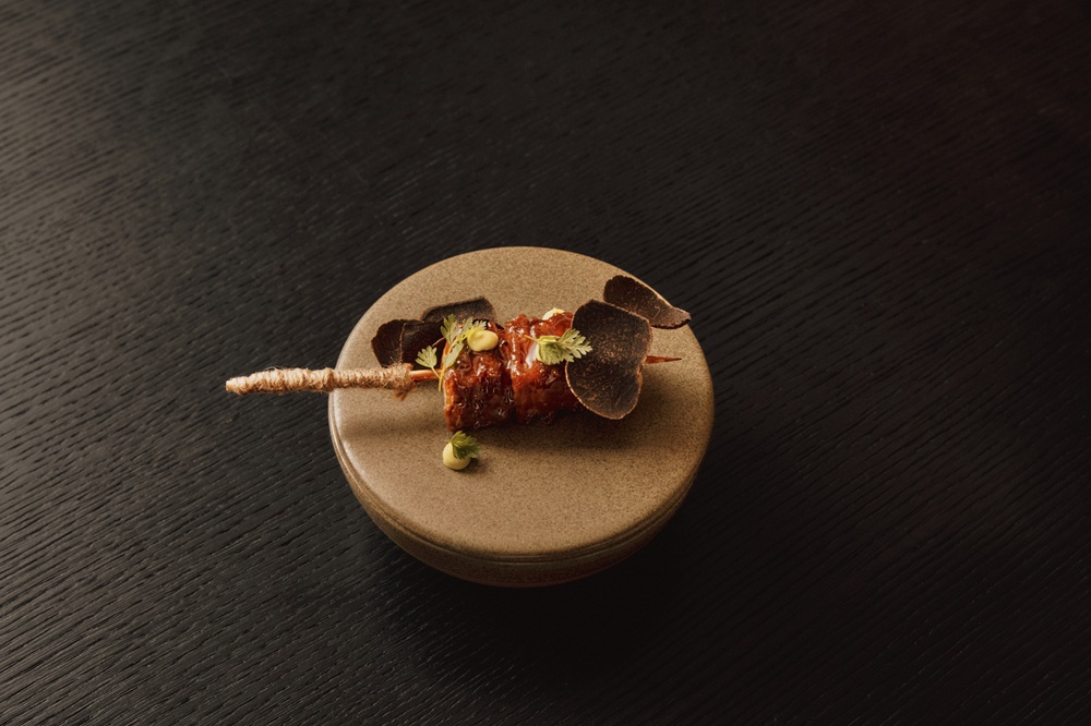 Prato com espeto de carne no The-Palazzo-Kitchen