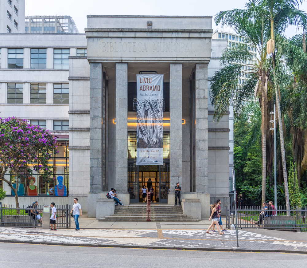 Criminosos entraram e saíram pela porta da frente da Biblioteca Mario de Andrade