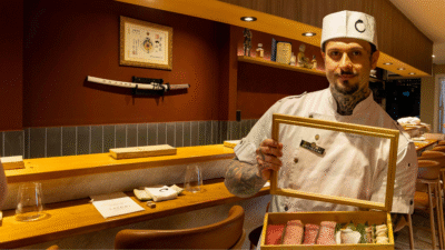 Fotocolagem: ao fundo, Satori Omakase; à frente, chef Allan Beckmann abre uma caixa com a seleção de peixes do dia