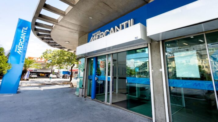Fachada de agência do Banco Mercantil.