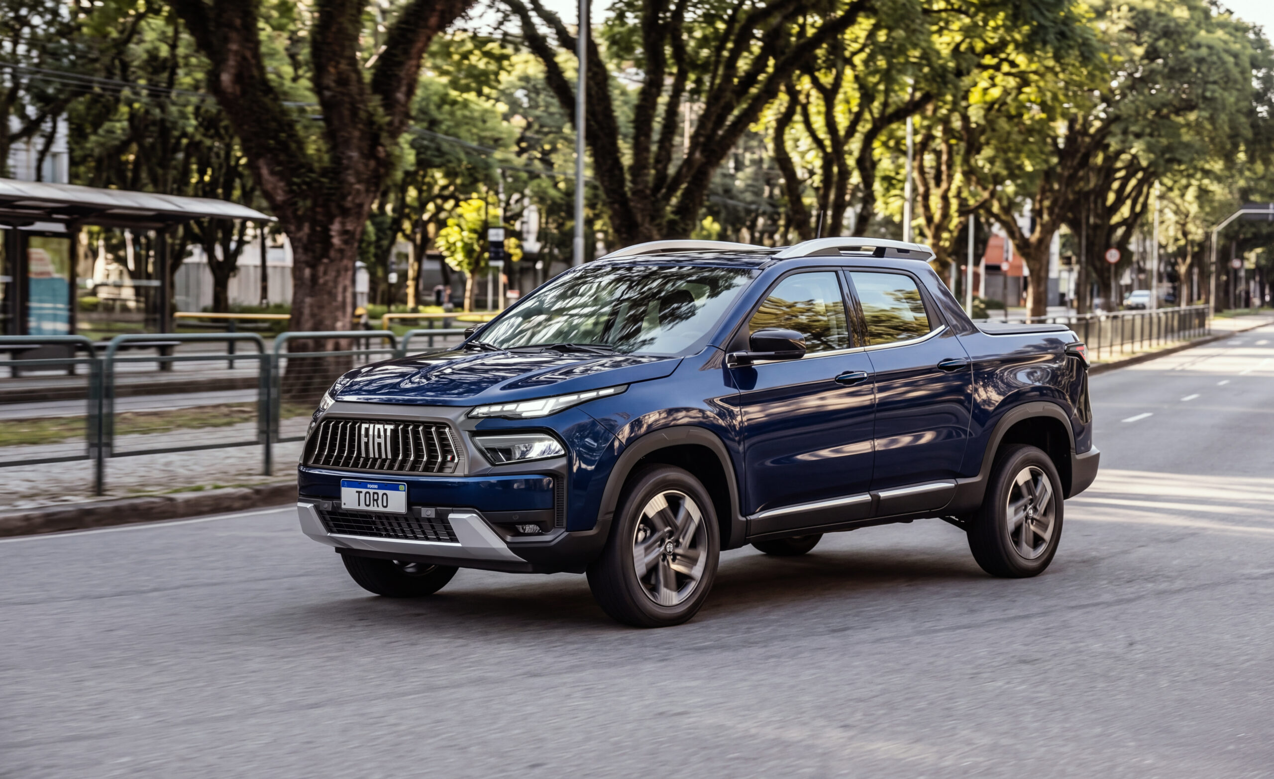 Fiat Toro Volcano 2027 visto de lado