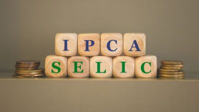Blocos mostrando as siglas IPCA e Selic, referindo-se à inflação e à taxa básica de juros