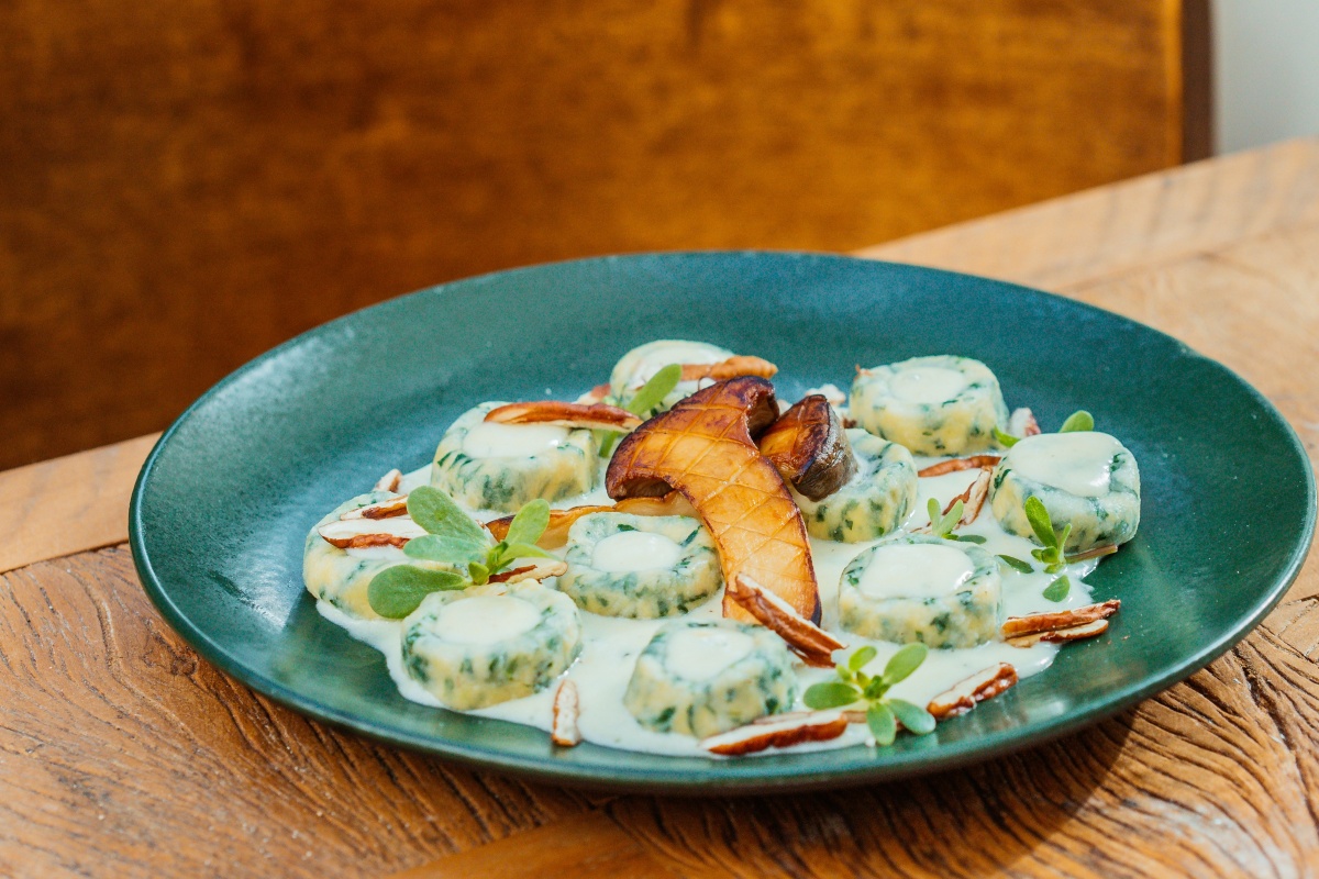 Malfatti de espinafre com creme de gorgonzola 