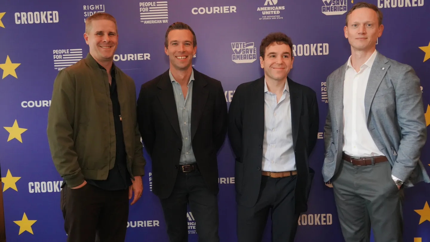 Jon Favreau, Jon Lovett, Dan Pfeiffer e Tommy Vietor (Pod Save America)