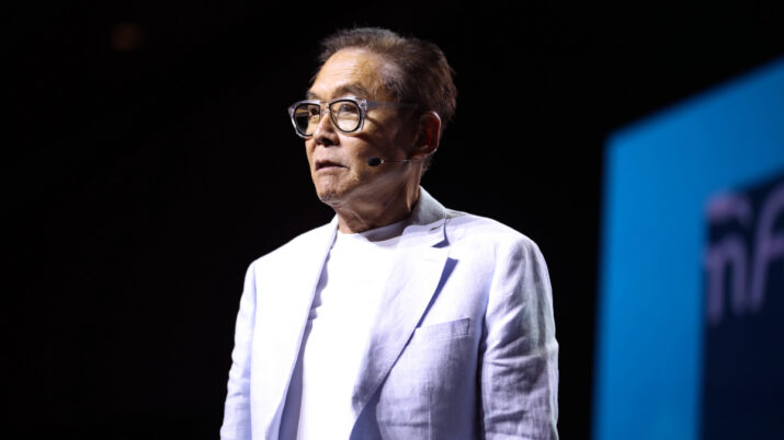 Robert Kiyosaki tem dívida na casa do bilhão, mas deficit não o incomoda