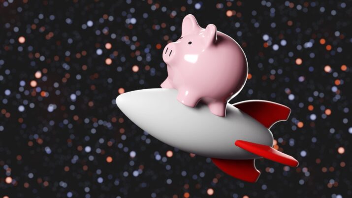 Cofrinho rosa montado em um foguete de brinquedo no fundo estrelado. Ilustração do conceito de crescimento do investimento