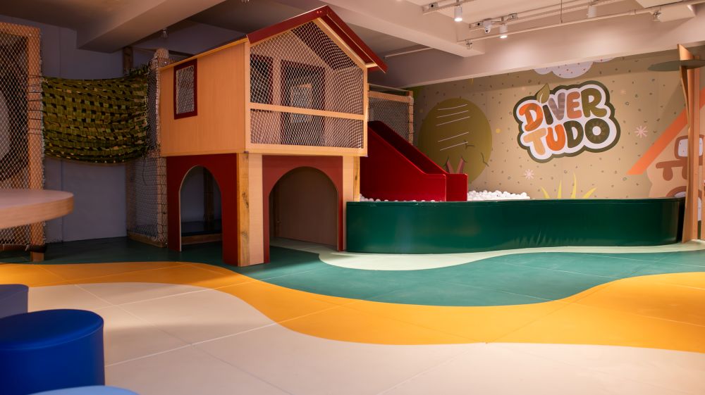 Espaço de brinquedoteca do Grupo Ri Happy, chamado Divertudo