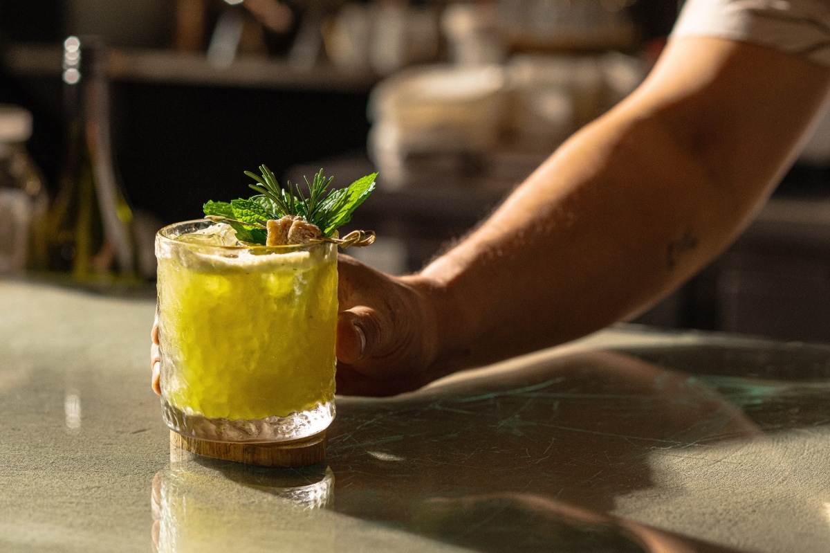 drink sobre mesa