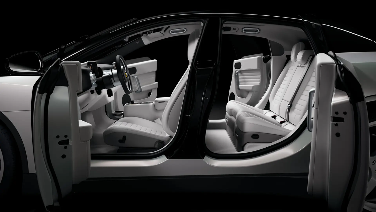 Interior de Ferrari Luce.
