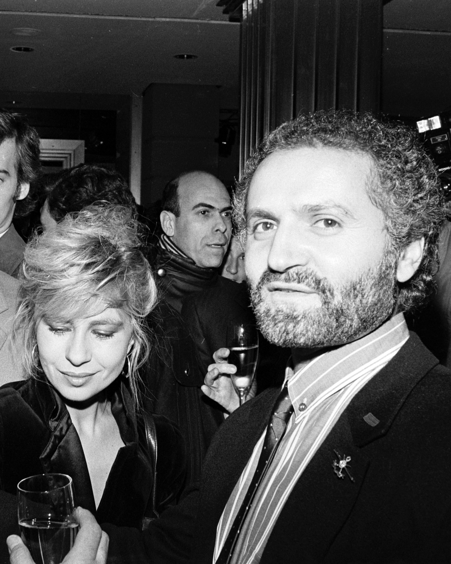 Donatella Versace e o irmão Gianni Versace, fundador da Versace, que foi morto aos 50 anos por um serial killer em 1997