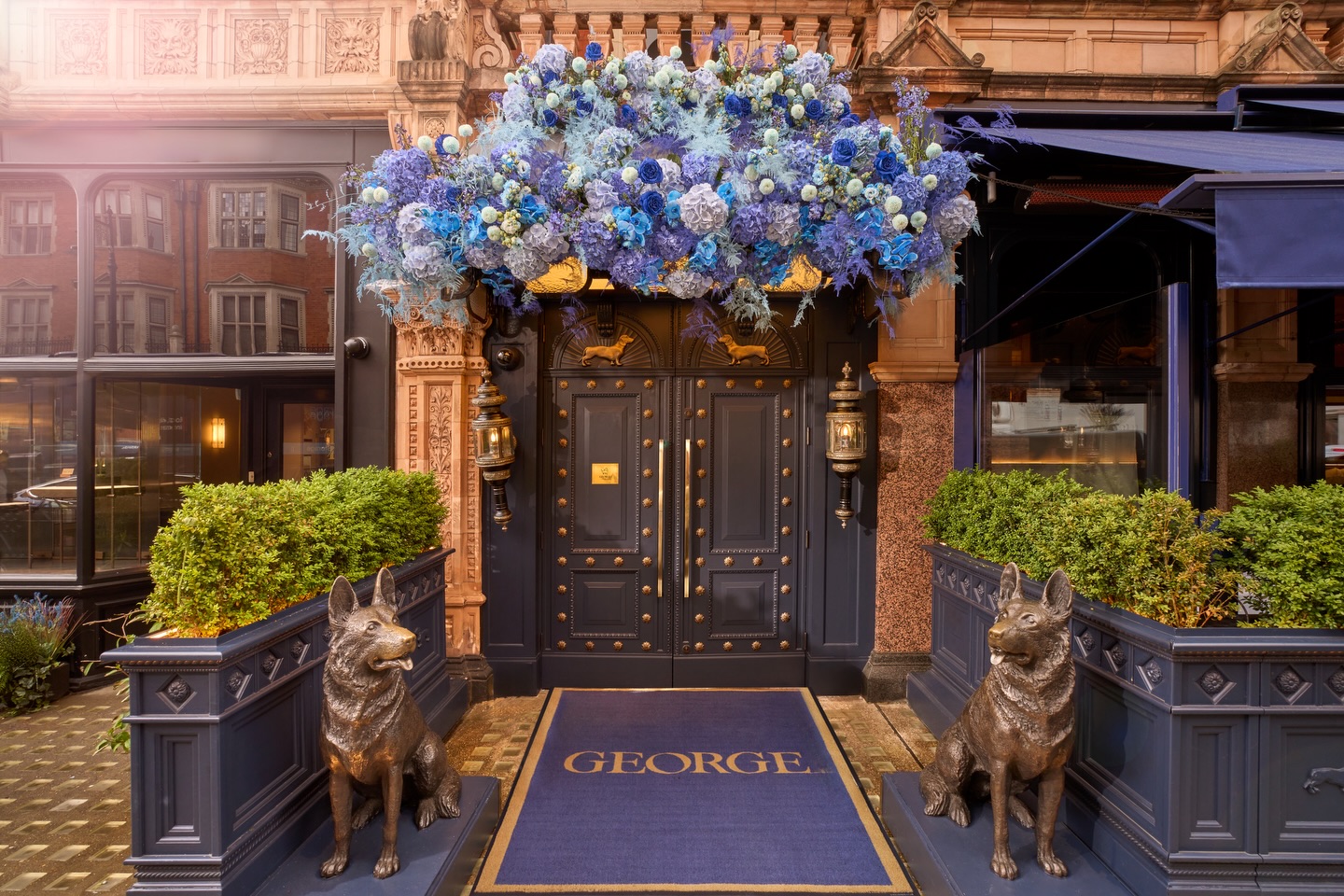 Fachada do George Club, em Londres